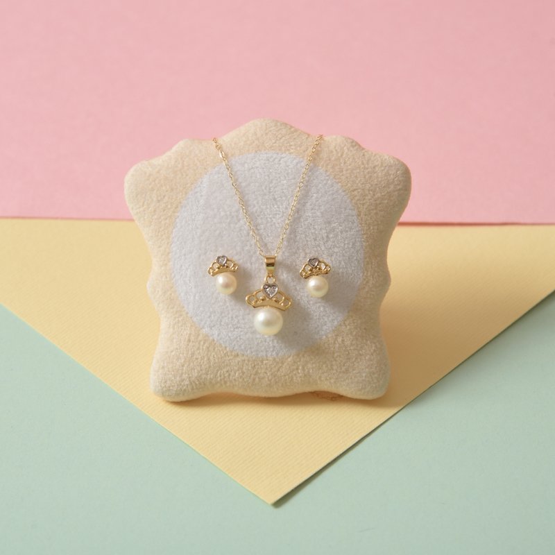 BabyJewels offers elegant baby jewelry sets, perfect for celebrating milestones with sophistication and charm.