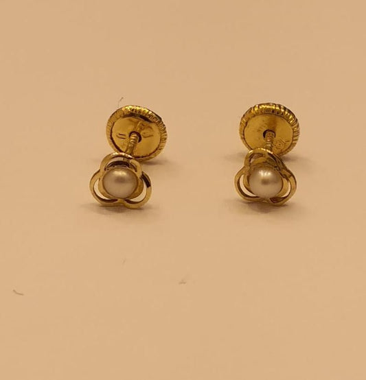 Flower shape Pearl and Gold Earrings